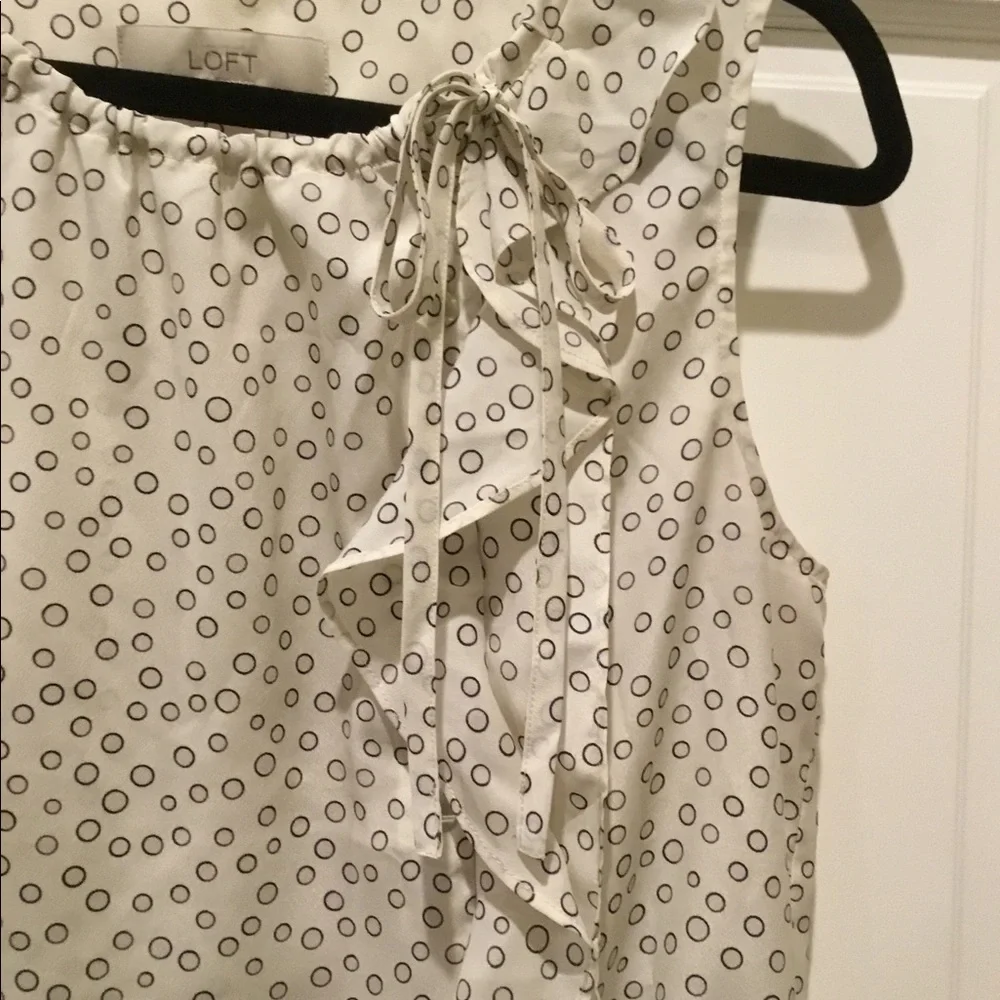 ⭕️ LOFT Ruffle Top ⭕️ - Picture 2 of 6